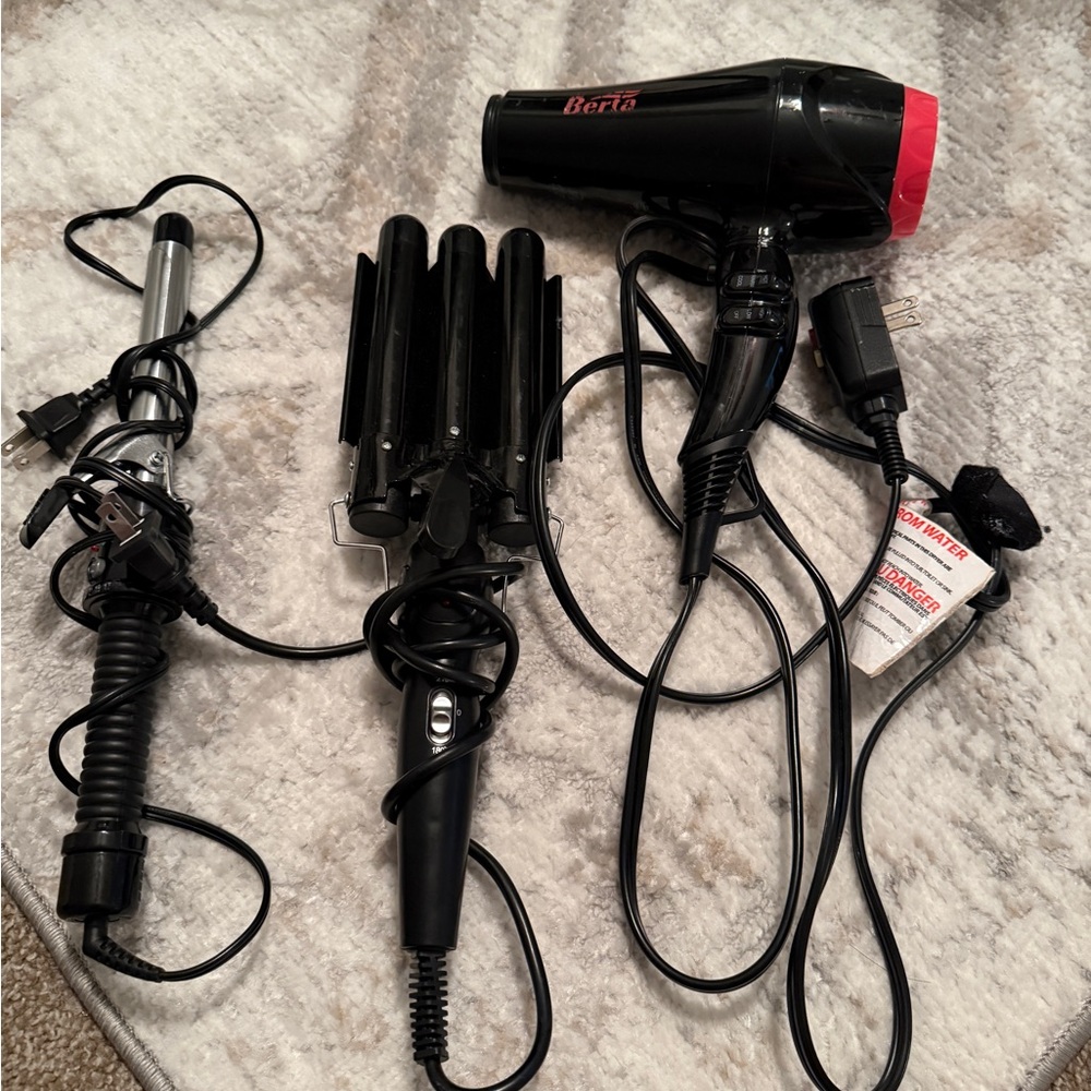 Berta Black and Red Hair Styling Set